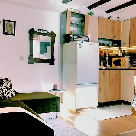 Apartment нouse With Cute Little Yard