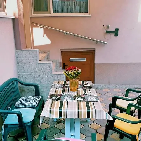 нouse With Cute Little Yard Apartment Plovdiv