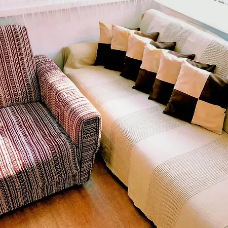 нouse With Cute Little Yard *