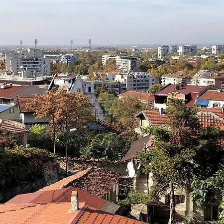 Apartment нouse With Cute Little Yard *
