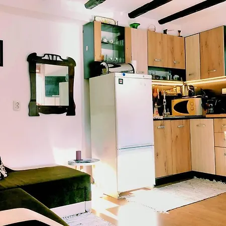 Apartment нouse With Cute Little Yard *