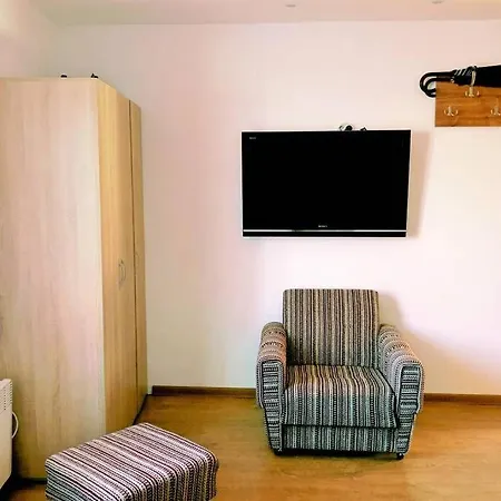 нouse With Cute Little Yard Apartment *